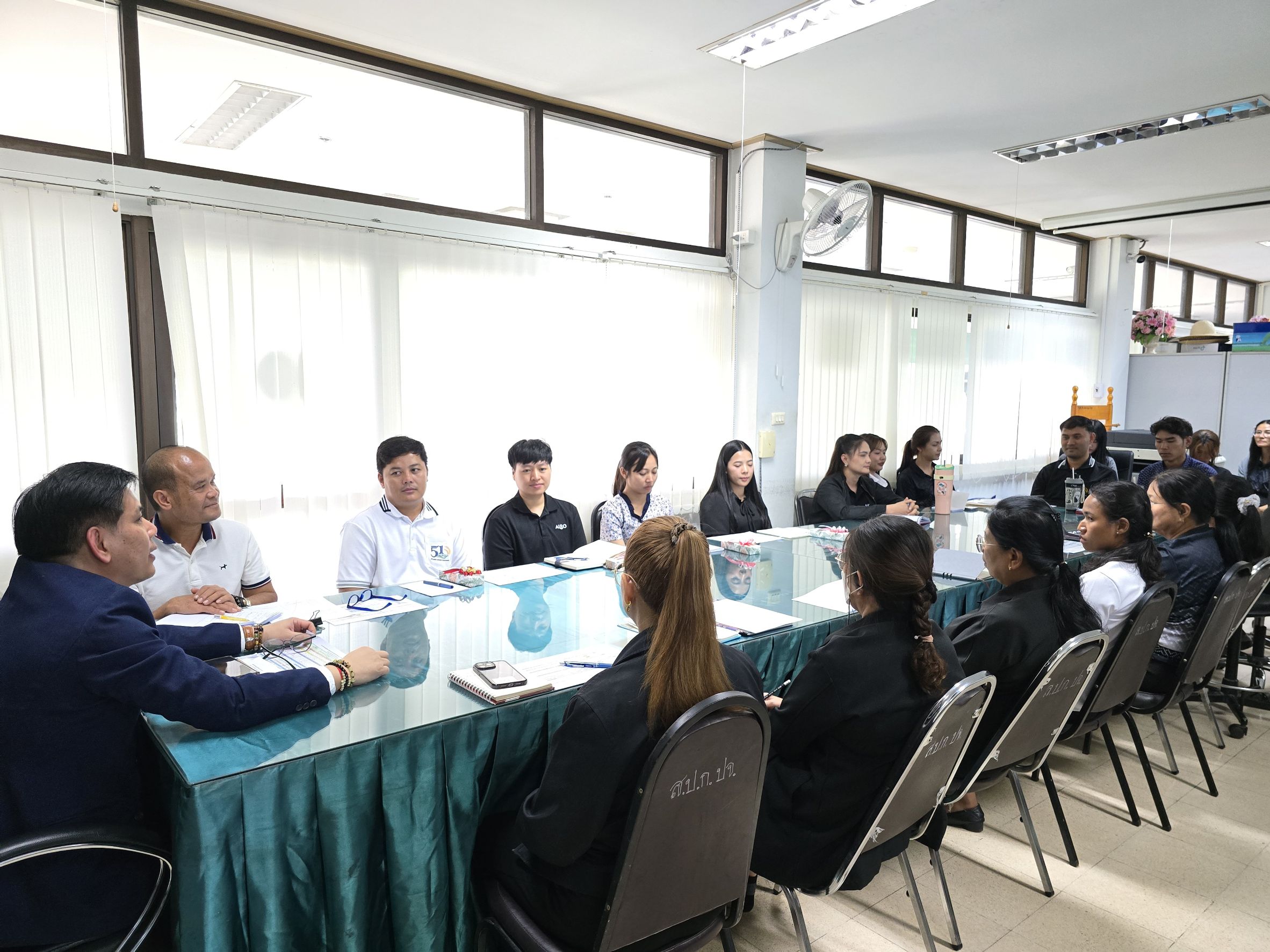 title - วันที่ 9 มิถุนายน 2569 นายวิทูล ประดิษฐบุญ ปฏิรูปที่ดินจังหวัดปราจีนบุรี ได้มอบนโยบาย ของรัฐมนตรีช่วยว่าการกระทรวงเกษตรและสหกรณ์ พร้อมทั้งชี้แจงแนวทางการปฏิบัติงาน แก่บุคลากรในสังกัด โดยได้ร่วมรับฟังปัญหา อุปสรรค และหารือแนวทางการขับเคลื่อนภารกิจตามแผนงานและโครงการประจำปีงบประมาณ พ.ศ. 2569